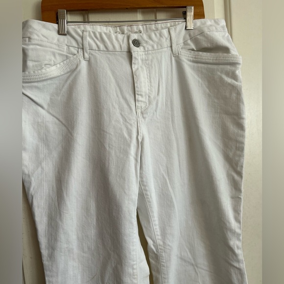 Eddie Bauer SZ 16 White Wide Leg jeans - Picture 2 of 7